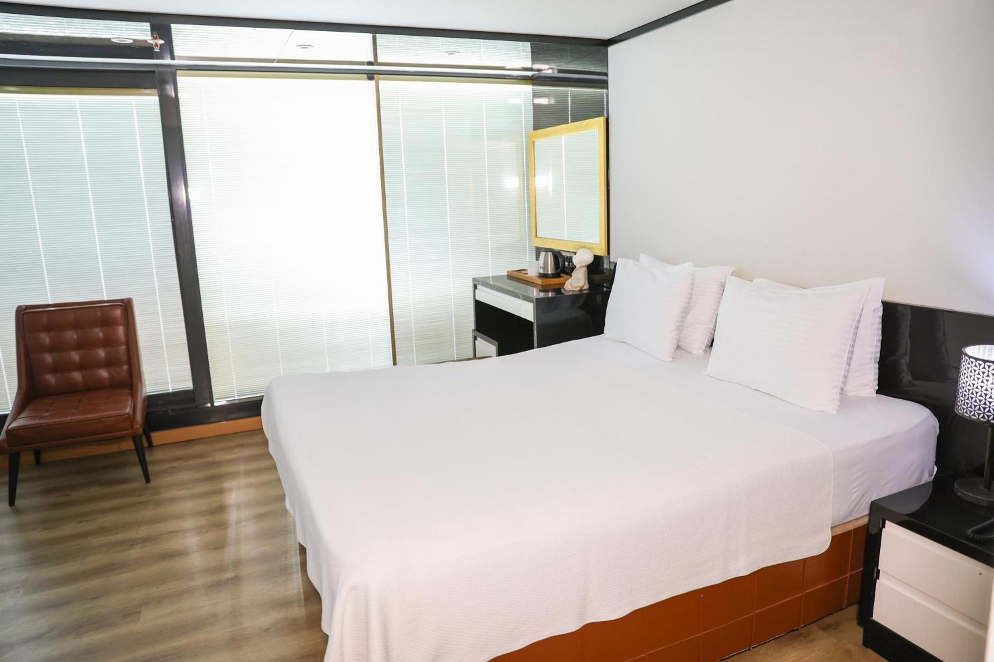 The Hera Platinum Hotel Istanbul Exterior photo